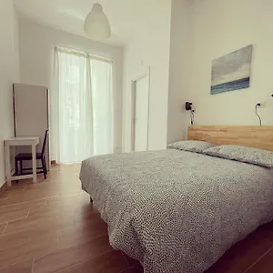 central-rooms-napoli.hotels-amalfi.com/